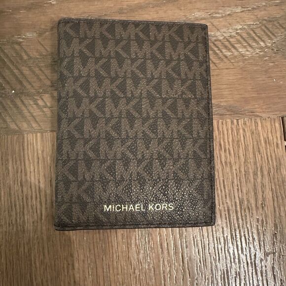 Michael Kors Travel Passport Card Holder Wallet Jet Set Unisex Men’s Women’s - Picture 1 of 4
